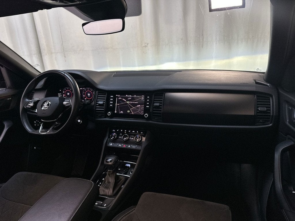 Skoda Kodiaq 1.5 TSI 150pk DSG Sportline Business Panoramada, Auto's, Skoda, 4 cilinders, 1481 kg, Zwart, Origineel Nederlands