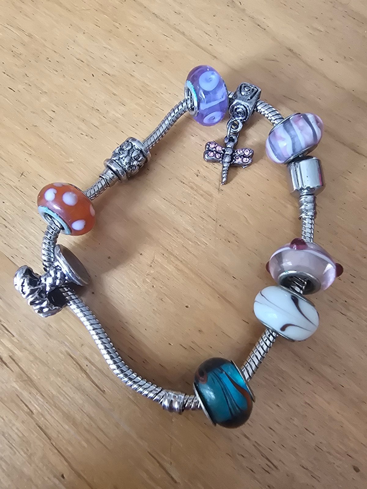 Zilverkleurige bedelarmband met diverse glaskralen, Overige materialen, Gebruikt, Overige kleuren, Ophalen of Verzenden