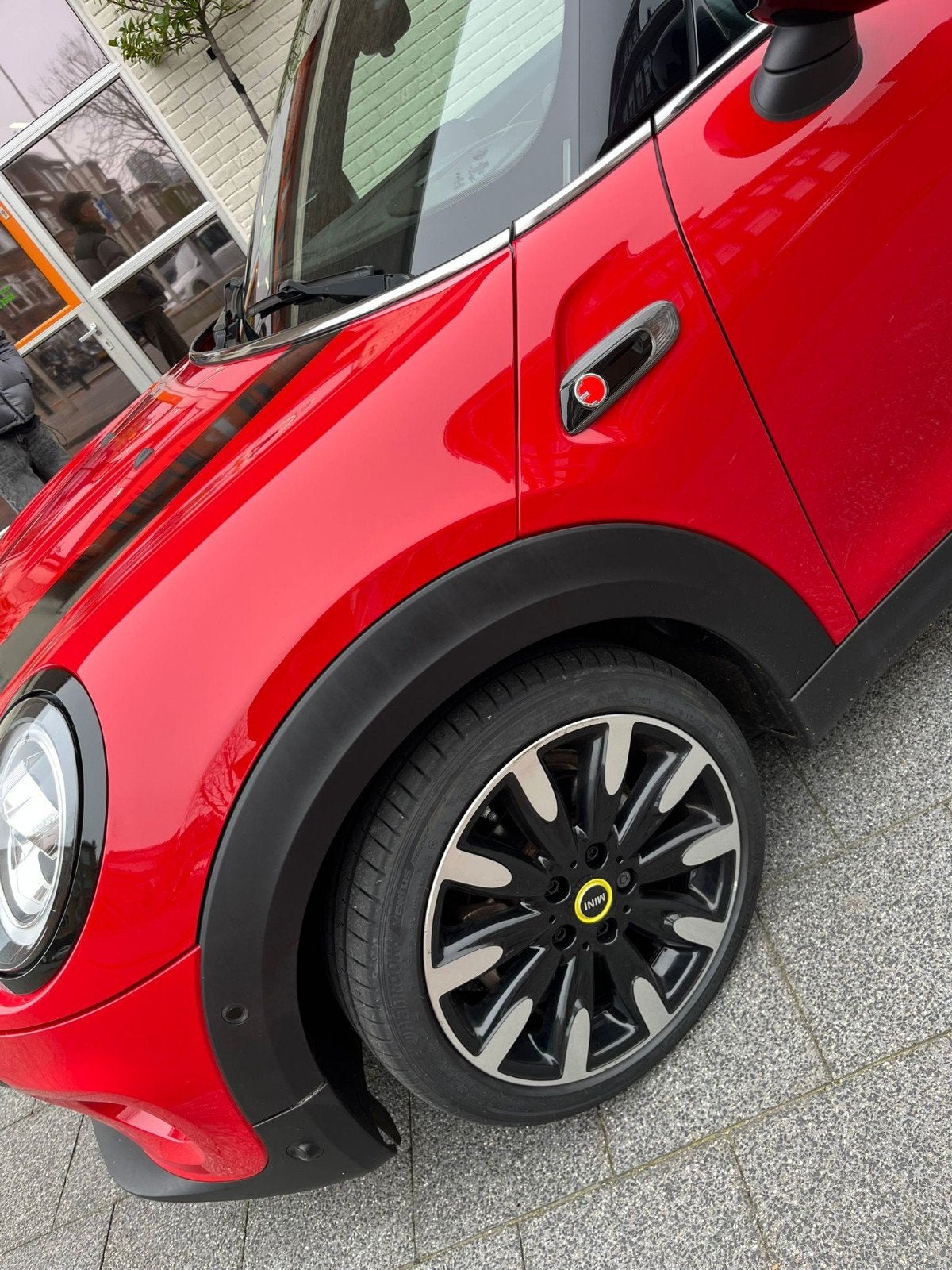 Mini Cooper SE Velgen met zgan zomerbanden 17 inch, Ophalen, Gebruikt