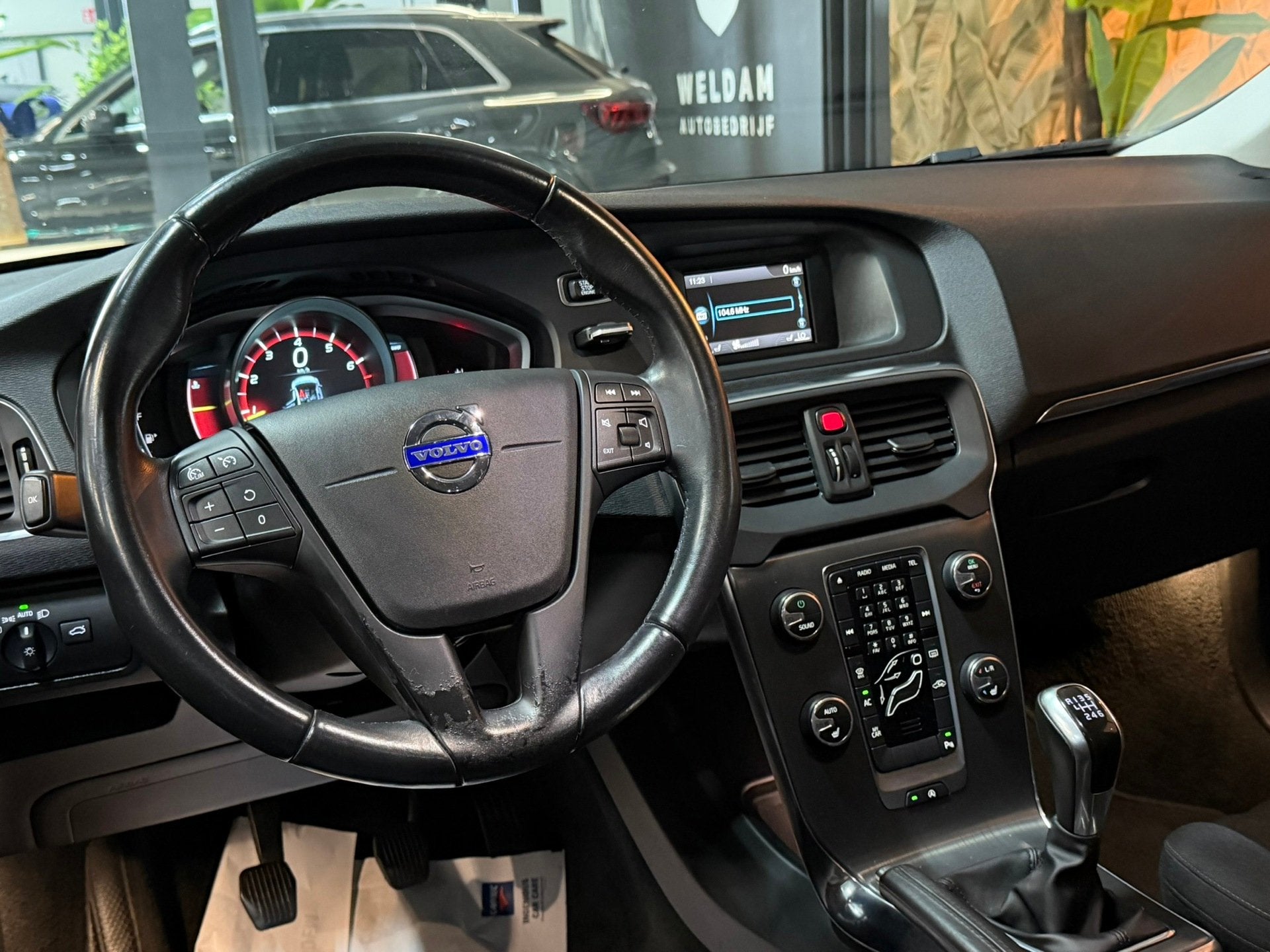 Volvo V40 1.6 T2 Momentum|Keyless|Stoelverwarming|Xenon|Crui, Auto's, Volvo, Voorwielaandrijving, Stof, Gebruikt, 4 cilinders