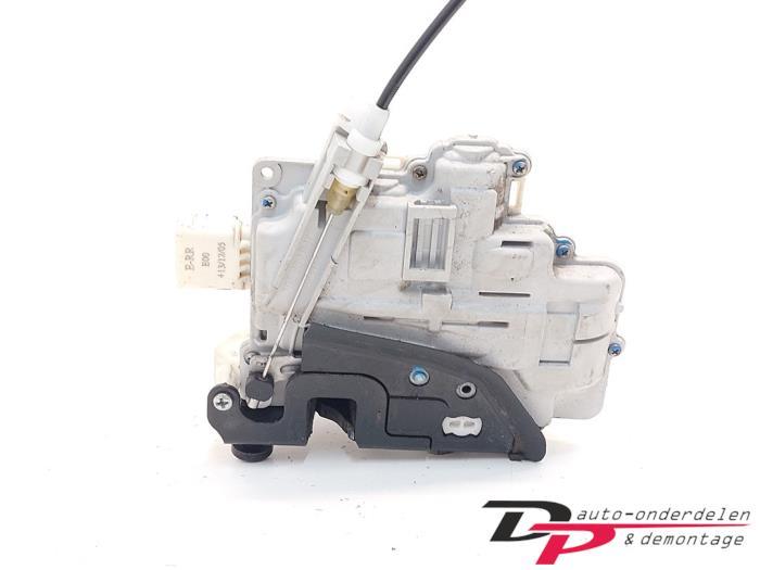 Deurslot Mechaniek 4Deurs rechts-voor van een Audi A4, Gebruikt, -, -, -