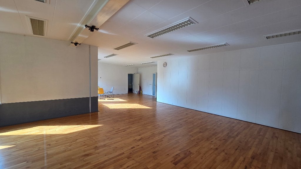 Multifunctionele zaal te huur (sport), 140 m², Koop, Bedrijfsruimte