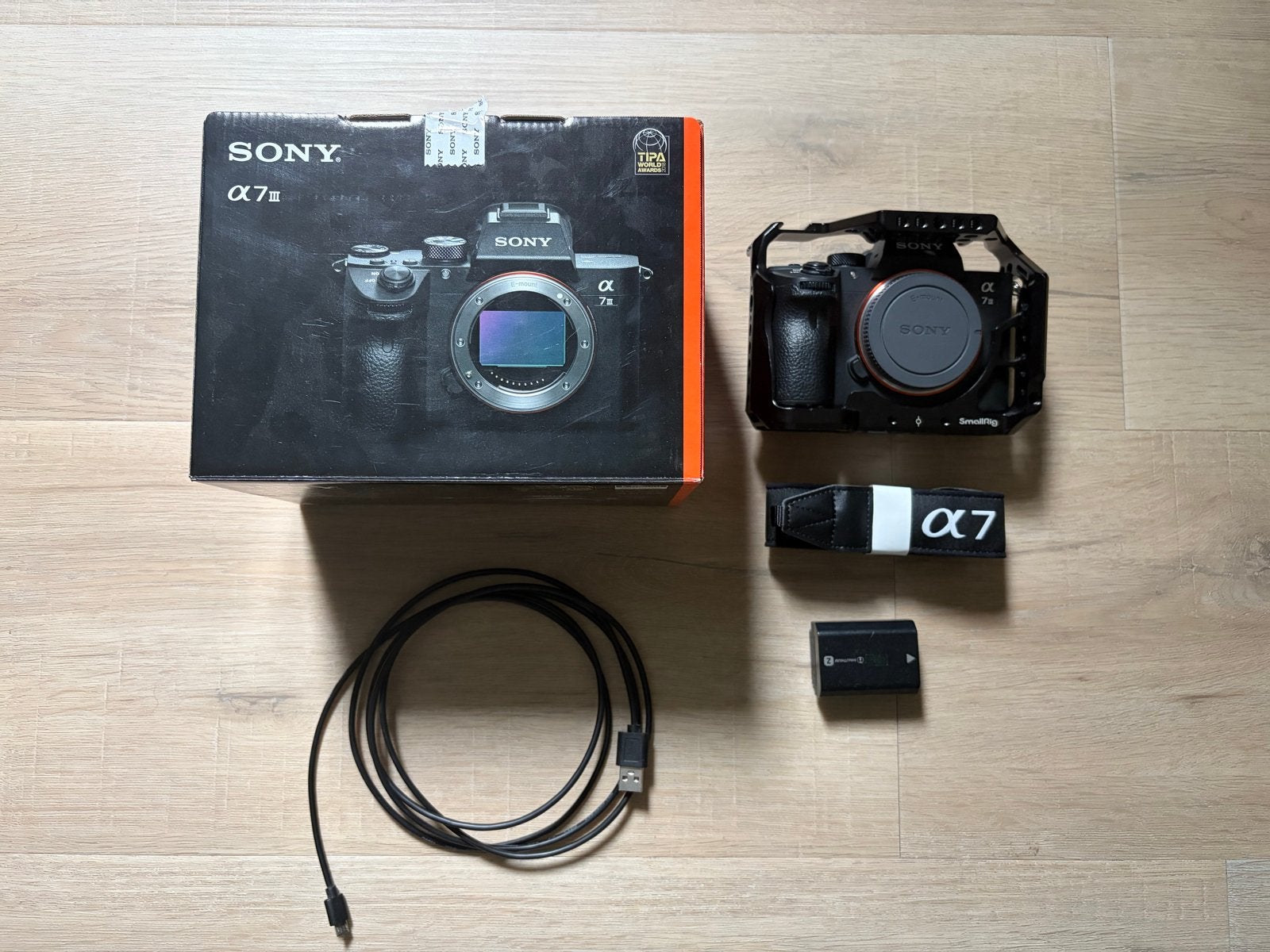Sony a7III (252 clicks) +  cage en accu, Ophalen of Verzenden, Zo goed als nieuw, Accu, Sony