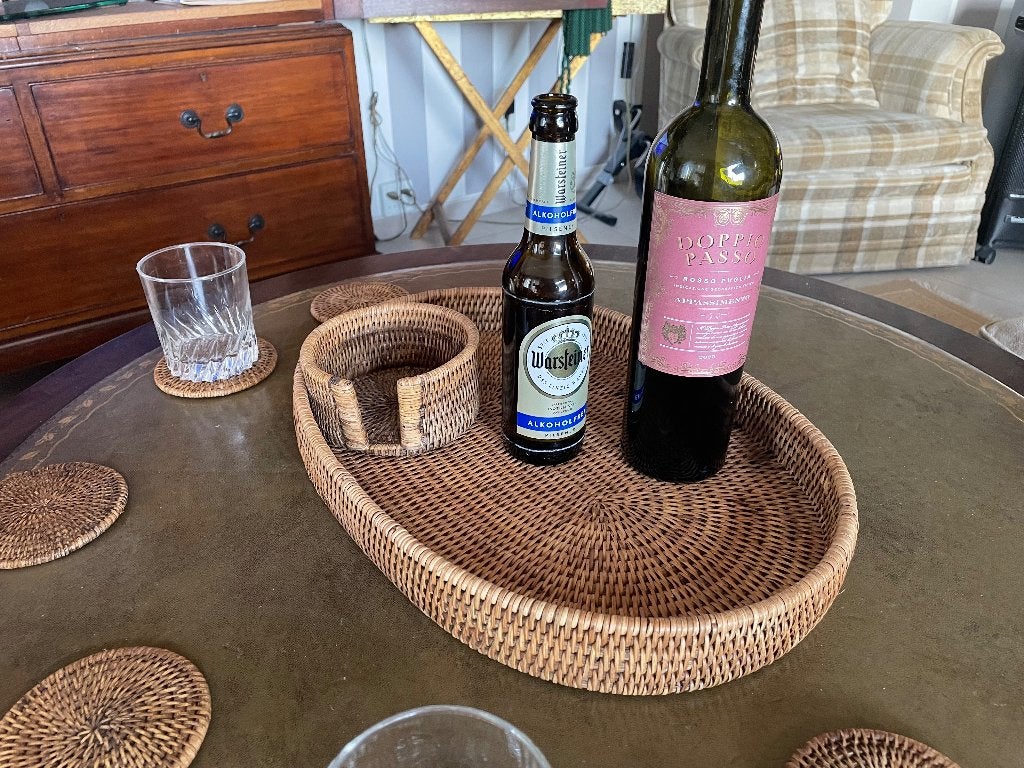 Rattan ovaal dienblad met 6 onderzetters, Huis en Inrichting, Ophalen, Overige materialen, Met opstaande rand, Zo goed als nieuw