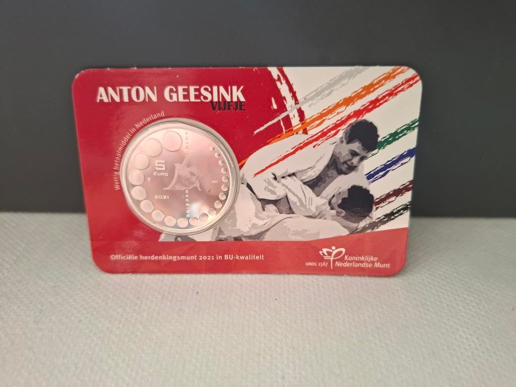 Anton Geesink Vijfje 2021 - Officiële herdenkingsmunt, Postzegels en Munten, Munten | Nederland, Verzenden, Koningin Beatrix, Euro's
