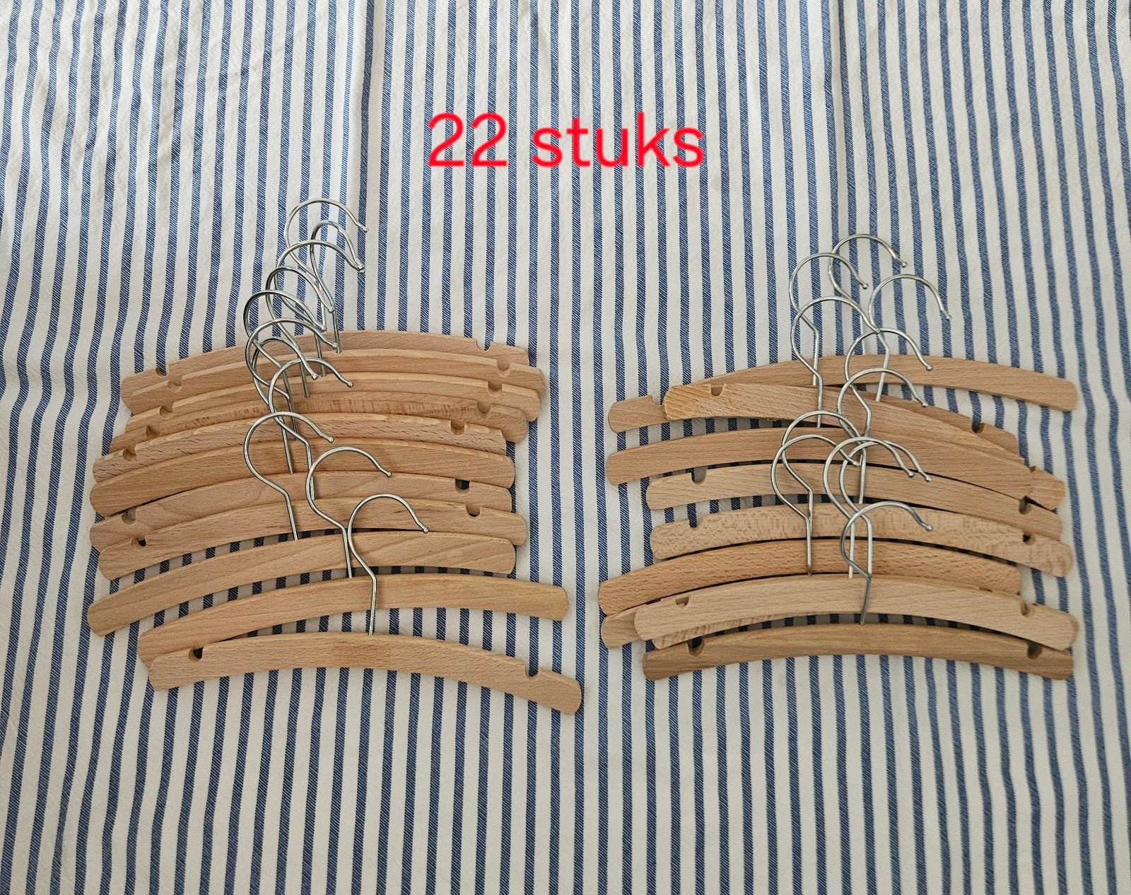 22 houten kledinghangers voor kinderen zgan, Ophalen of Verzenden, Zo goed als nieuw, Jongen of Meisje