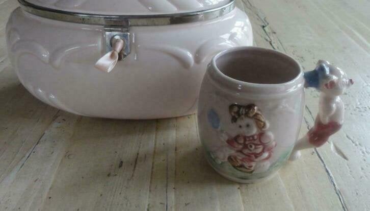 Vintage roze kinder beker / mokje, meisje met spiegel, Ophalen of Verzenden