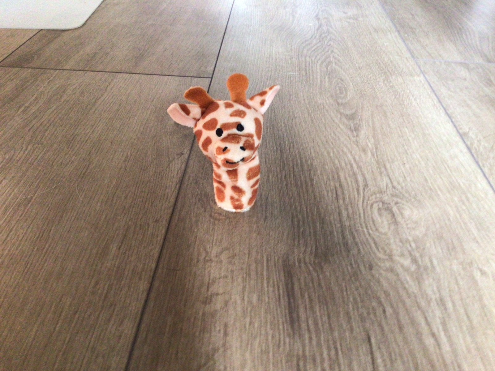 Schattige vingerpop giraf - klein en speels, Ophalen, Giraf, Zo goed als nieuw, Klein (minder dan 20 cm)