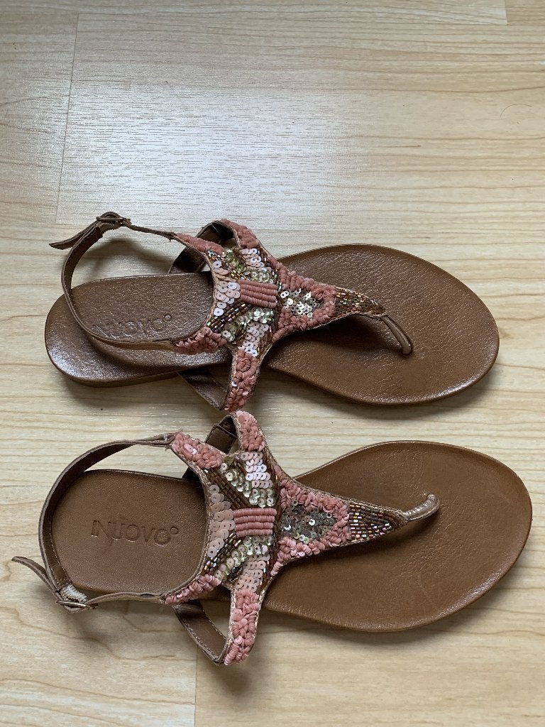 INUOVO Sandalen met pailletten en kralen, Kleding | Dames, Schoenen, Oranje, Zo goed als nieuw, INUOVO, Sandalen of Muiltjes