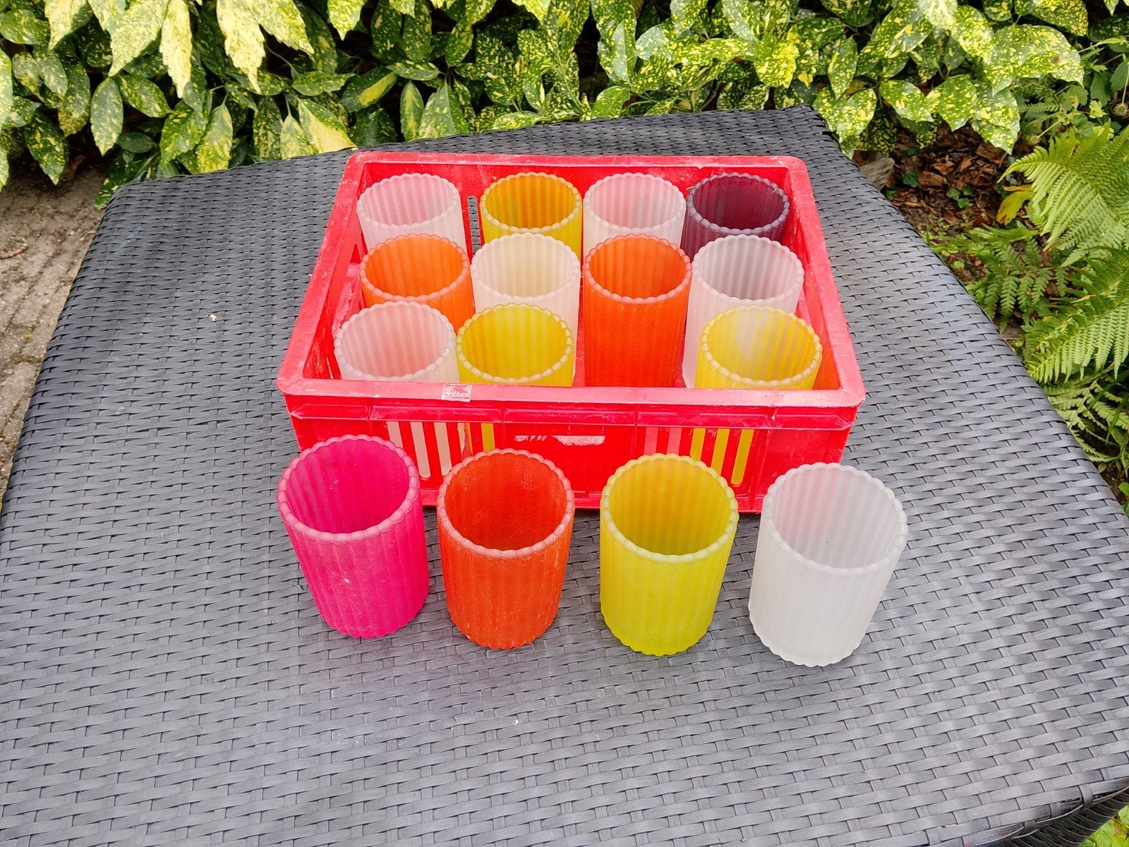 TEAB set van 15  gekleurde waxinelichthouders, Ophalen, Kunststof, Gebruikt, Meerkleurig