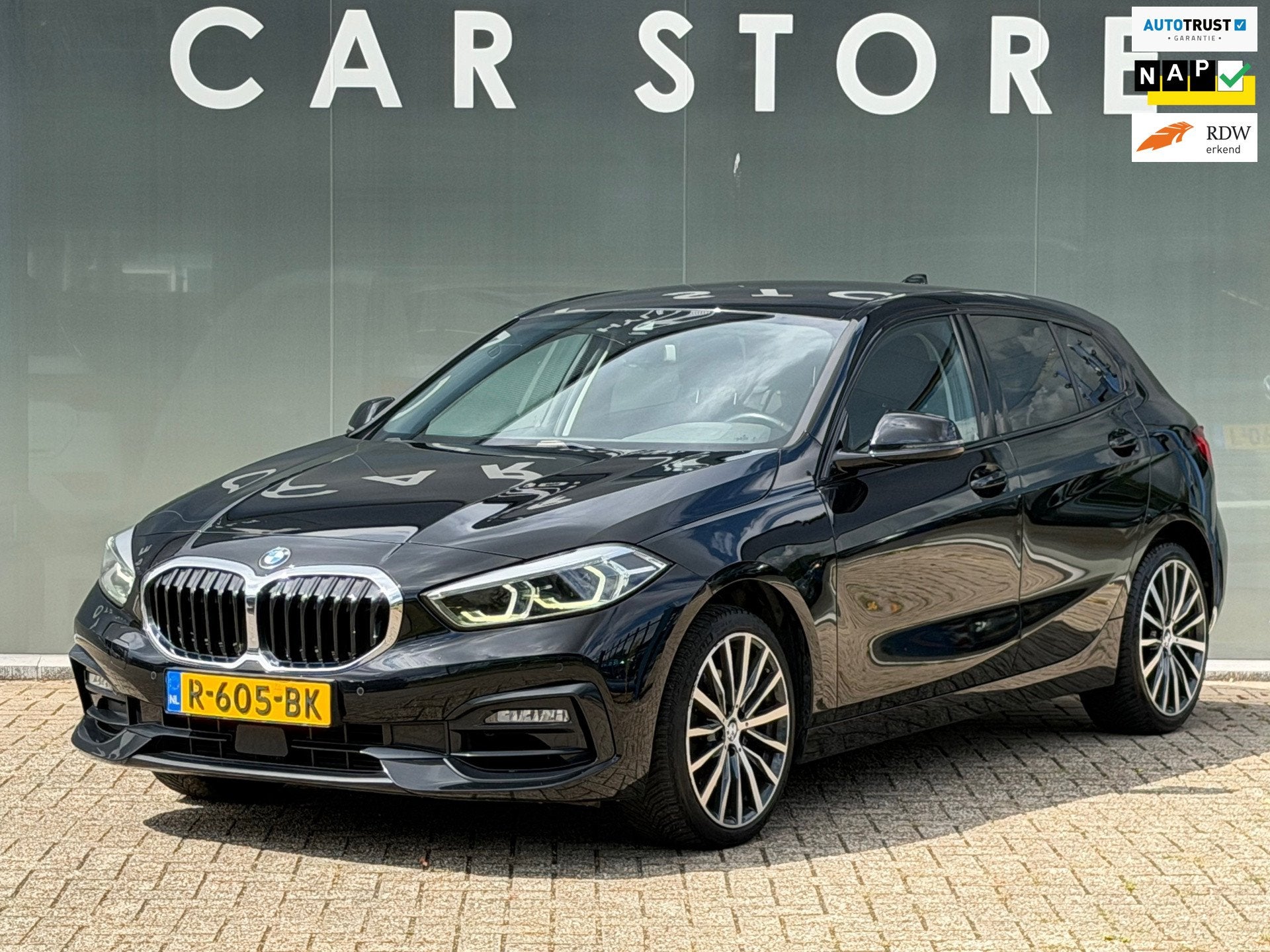 BMW 1-serie 116i Sport line Business Edition |NAV|PDC| Stoel, Auto's, Gebruikt, Leder en Stof, Zwart, Origineel Nederlands