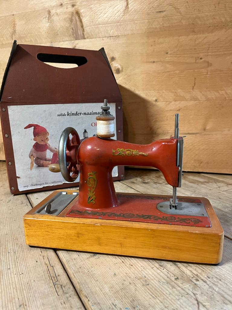 Orsha kindernaaimachine ussr poppekleertjes, Antiek en Kunst, Ophalen of Verzenden