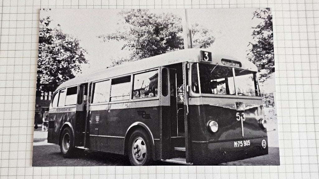 Foto BUS GVA Arnhem 53, Verzamelen, Spoorwegen en Tramwegen, Verzenden, Gebruikt, Bus of Metro, Overige typen