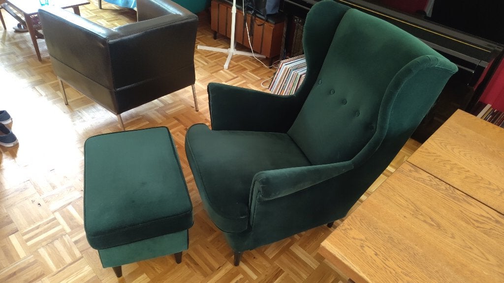 IKEA Strandmon oorfauteuil met voetenbank donkergroen, Huis en Inrichting, Fauteuils, Ophalen, Gebruikt, 75 tot 100 cm, Stof