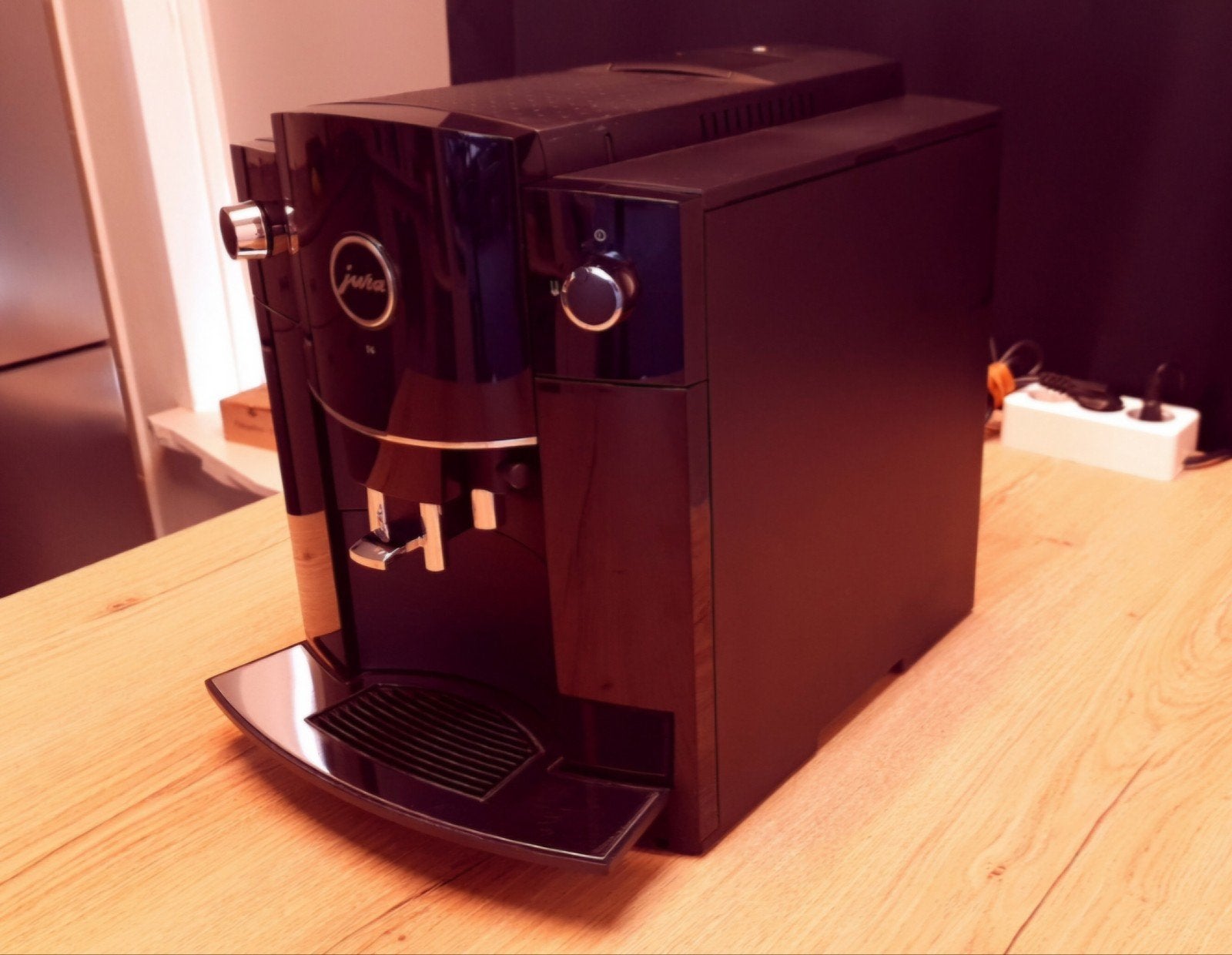 jura D6 & Dometic Myfridge Mf 5M melkkoeler, Ophalen of Verzenden, Zo goed als nieuw, Jura, Koffiebonen