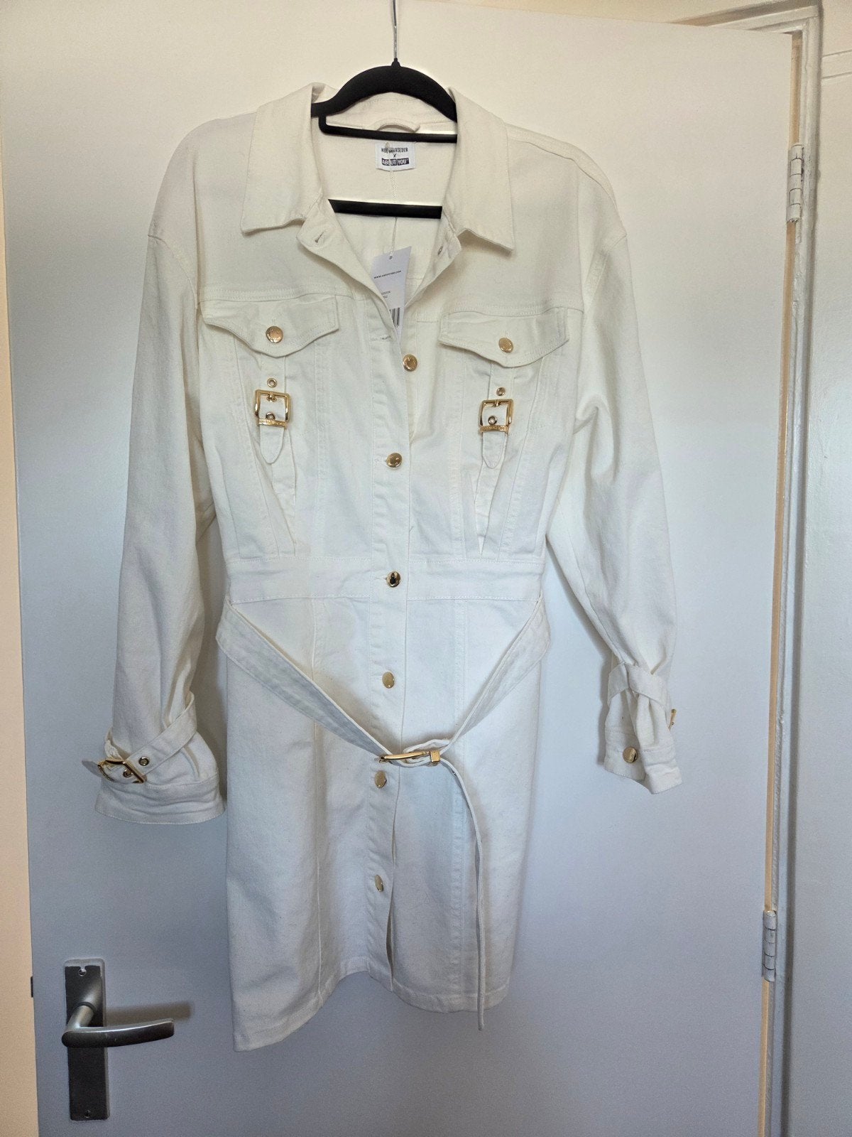 Nieuwe witte spijkerjurk met gouden details - Hoermanseder, Kleding | Dames, Wit, Maat 42/44 (L), Nieuw, Ophalen of Verzenden
