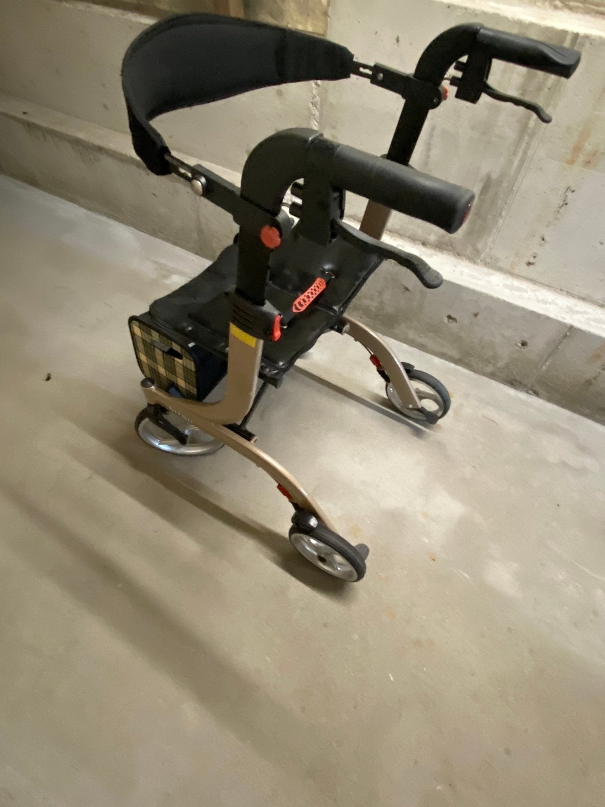 Rollator nitro M drive zo goed als nieuw…, Ophalen, Lichtgewicht, Zo goed als nieuw