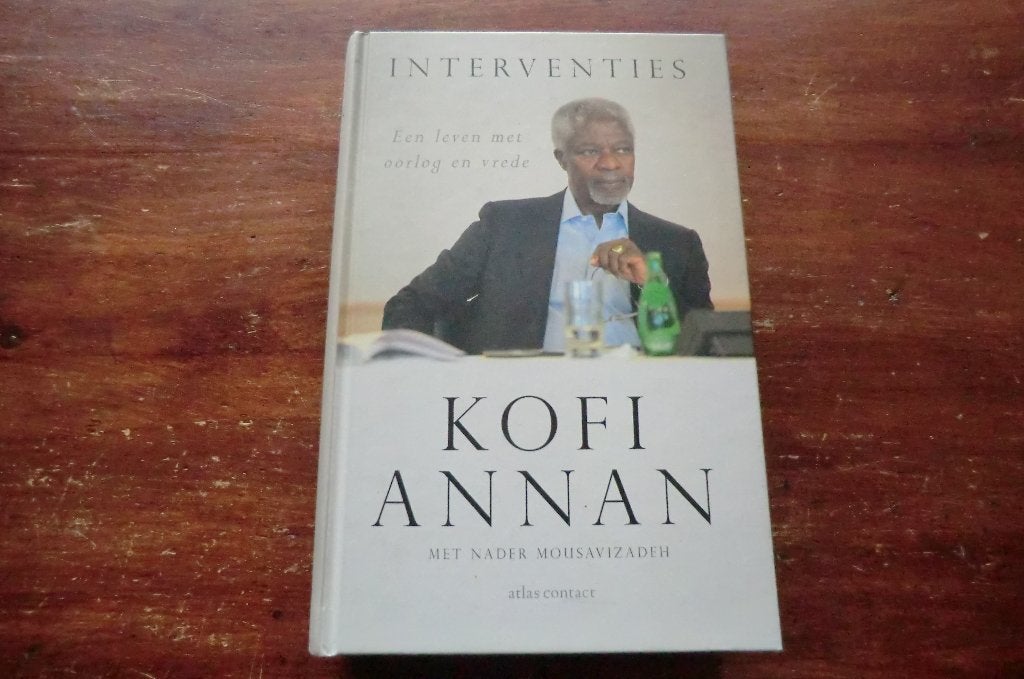 boek - Koffi Annan - Interventies, Boeken, Ophalen of Verzenden, 20e eeuw of later, Zo goed als nieuw