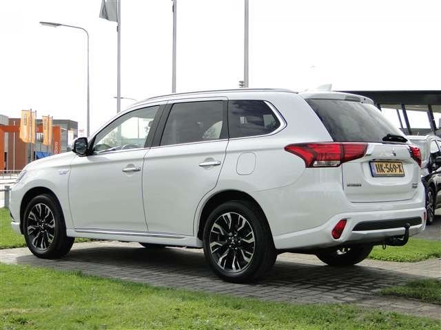 Mitsubishi Outlander 2.0 Phev Executive | Trekhaak | Leer |, Auto's, Zwart, 4 cilinders, Wit, Bedrijf