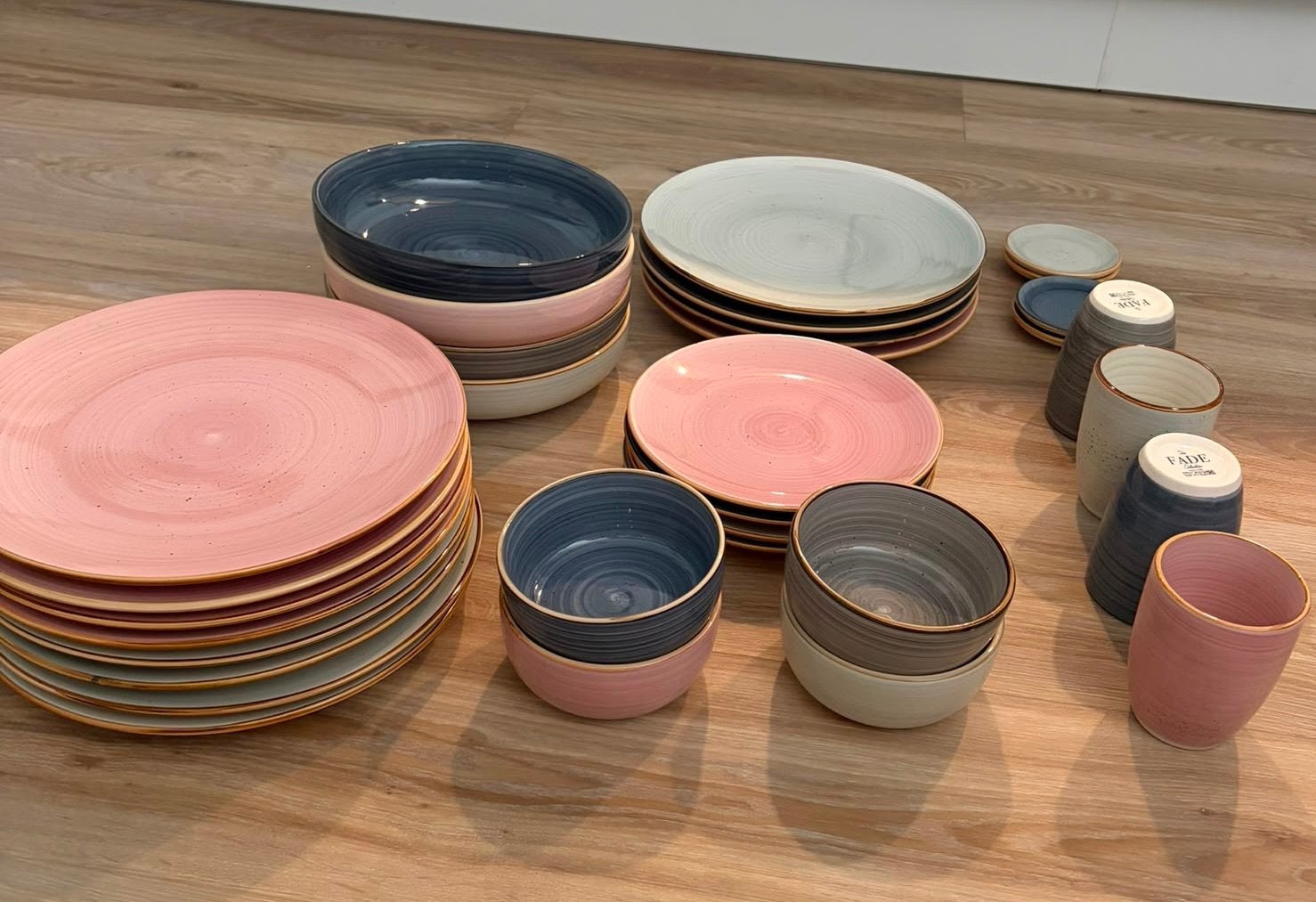 Compleet aardewerk servies meerkleurig | 37 delig, Ophalen, Steen, Zo goed als nieuw, Overige stijlen