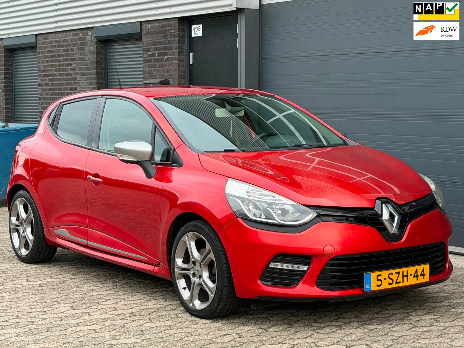 Renault Clio 1.2 GT NAVI CRUISE R.S. Drive APK NAP BOEKJES, Stof, Gebruikt, Zwart, 49 €/maand
