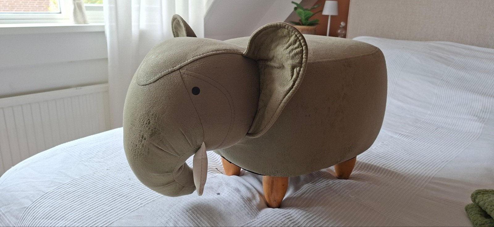 Leuke olijfgroene Olifant (kruk)- Decoratief en in topstaat!, Ophalen, Zo goed als nieuw, Groen