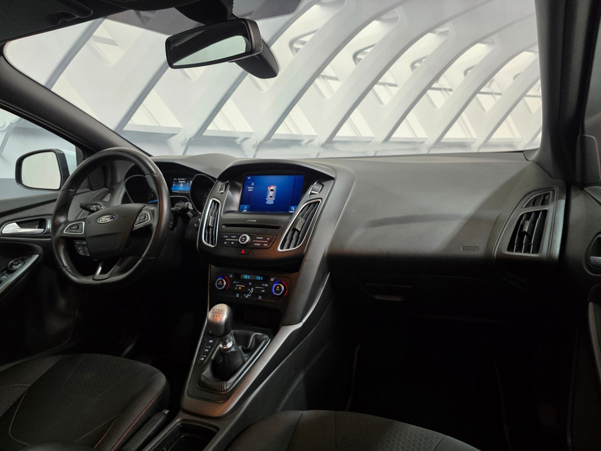 Ford Focus 1.0 ST-Line 125PK ZW hemel, Auto's, Gebruikt, Euro 6, Origineel Nederlands, Grijs