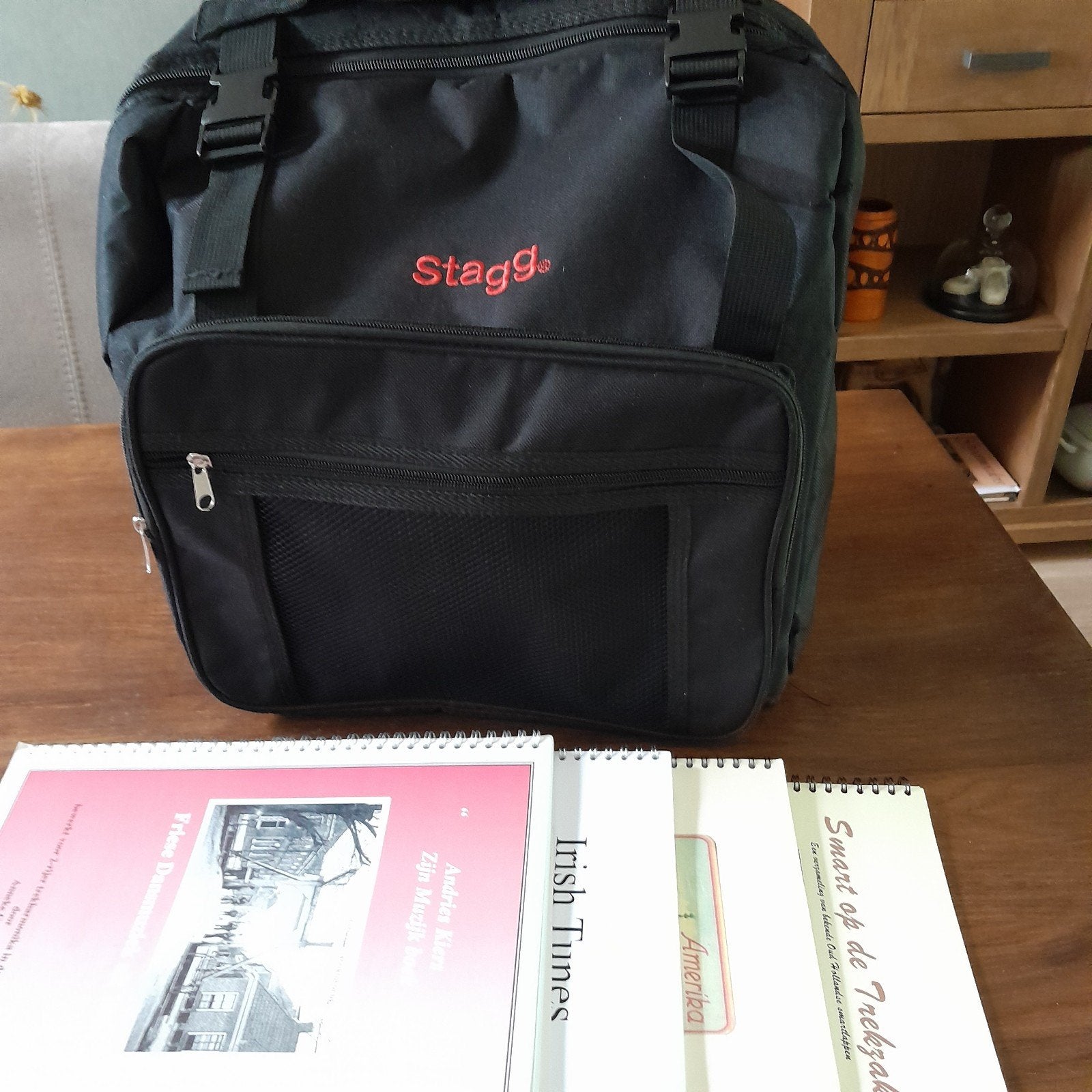 Een Stagg trekzak rugzak z.gta.n. met 4 nog nieuwe boeken, Verzenden, Zo goed als nieuw, Artiest of Componist, Klassiek