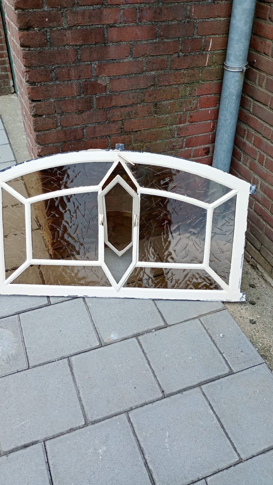 Decoratief stalraam met glas in lood effect, met draairaampj, Ophalen, Gevelraam of Ruit, Gebruikt, 80 tot 120 cm
