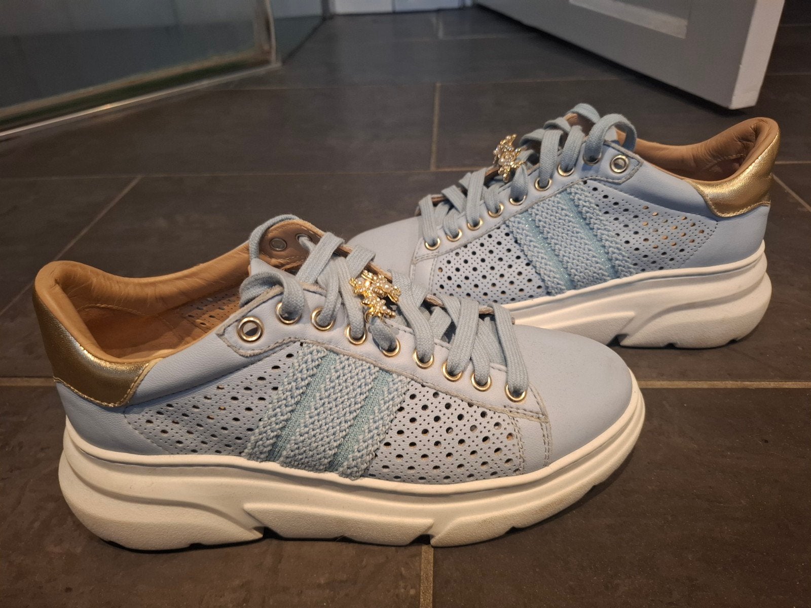Stokton blauwe sneakers met bedels, maat 37, z.g.a.n., Blauw, Ophalen of Verzenden, Stokton, Sneakers of Gympen