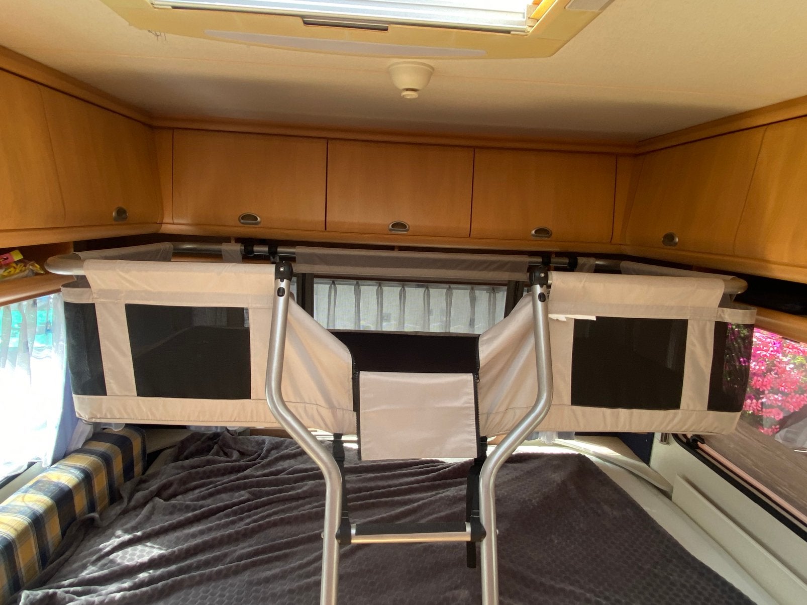 Uwis caravan bed, Caravans en Kamperen, Ophalen, Gebruikt