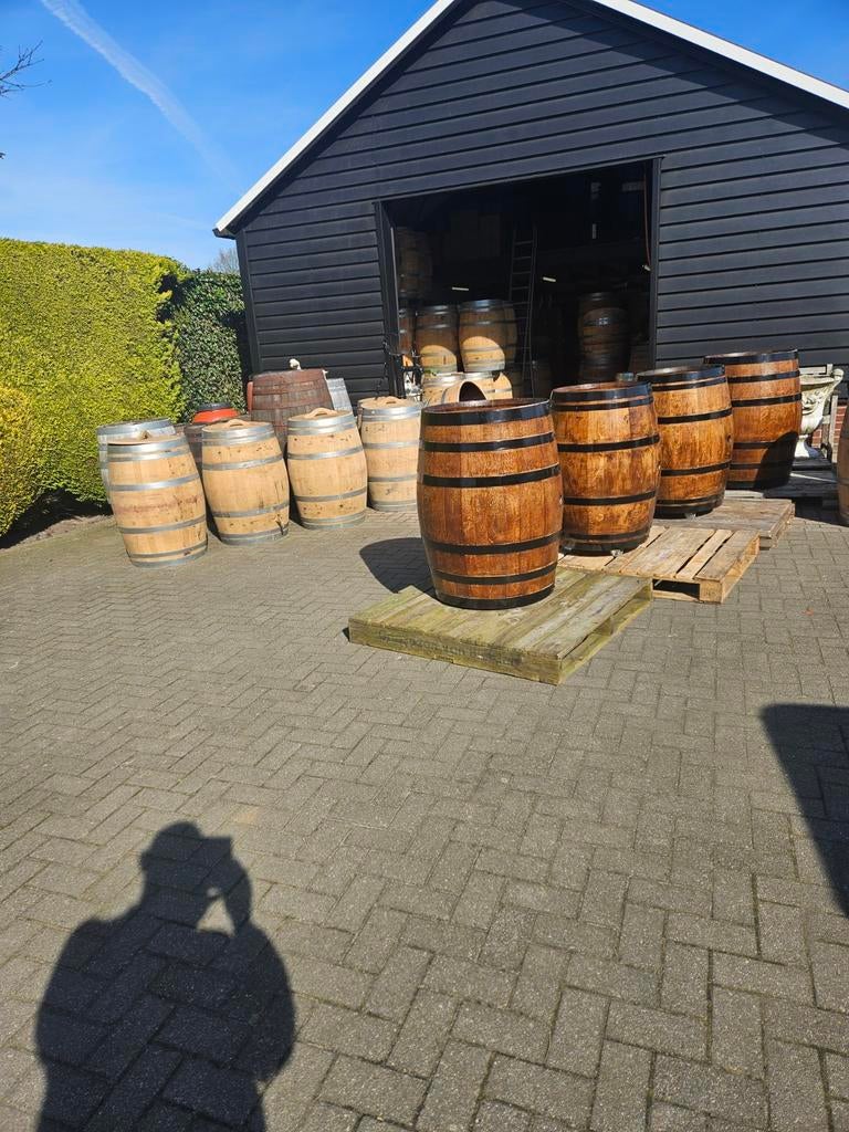 Wijnvaten, regenton bloembakken ijsbad, statafel,, Gebruikt, Rond, Ophalen of Verzenden, Balkon