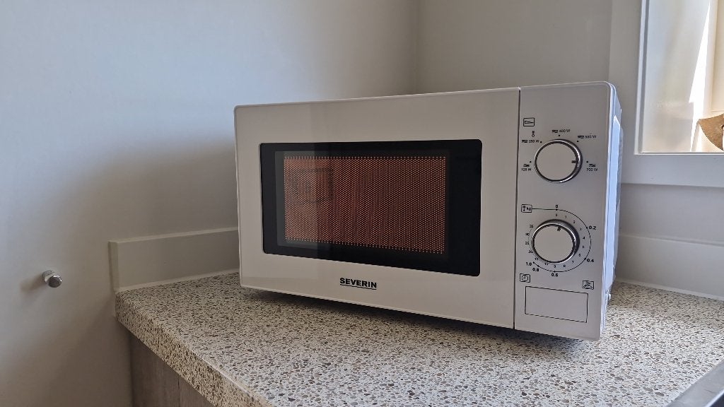 Severin Magnetron 750Watt vrijstaand, Ophalen, Draaiplateau, Magnetron, Zo goed als nieuw