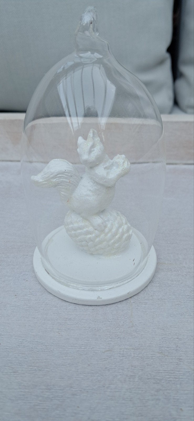 Decoratieve eekhoorn onder glazen stolp, Ophalen of Verzenden, Wit, Glas, Landelijk