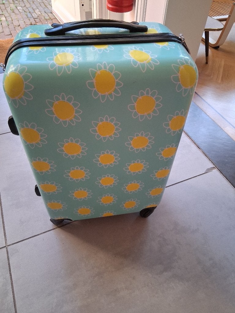 koffer hema 24 40 bij 60cm, Sieraden, Tassen en Uiterlijk, Koffers, 50 tot 60 cm, Hard kunststof, Zo goed als nieuw, 35 tot 45 cm