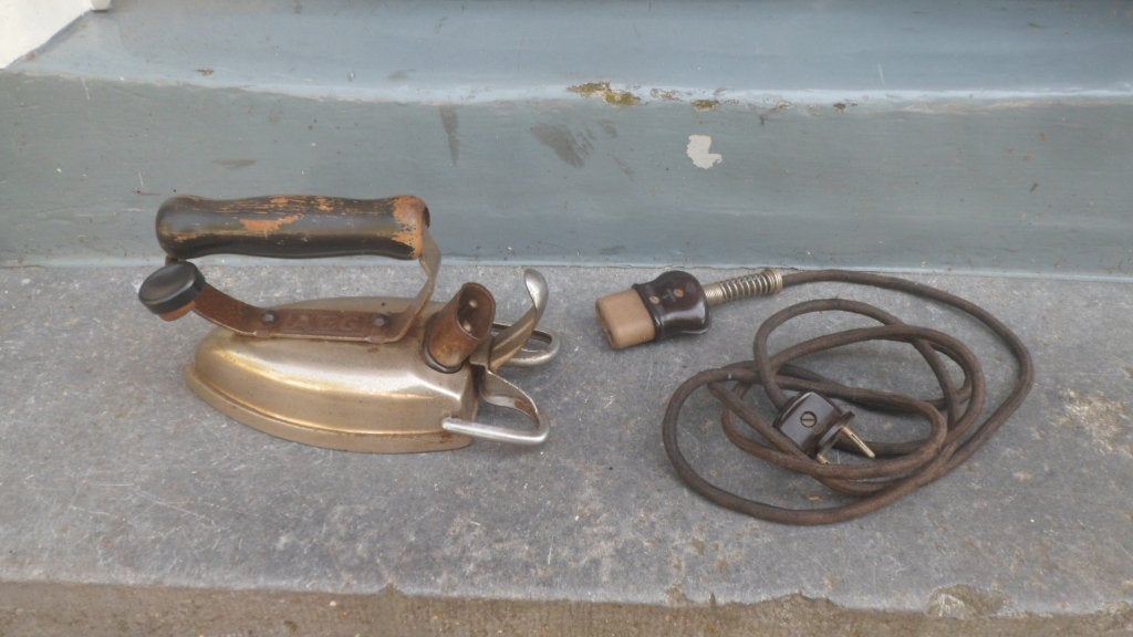 Vintage AEG strijkijzer strijkbout 220 volt in goede staat, Ophalen of Verzenden