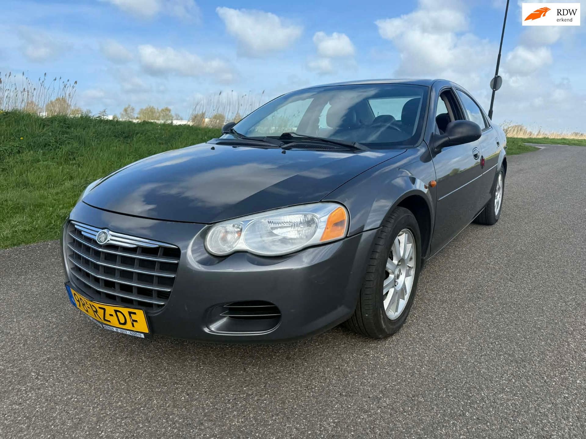 Chrysler Sebring 2.4i AUTOMAAT ! meeneemprijs!, Auto's, Dealer onderhouden, 450 kg, Gebruikt, Startonderbreker