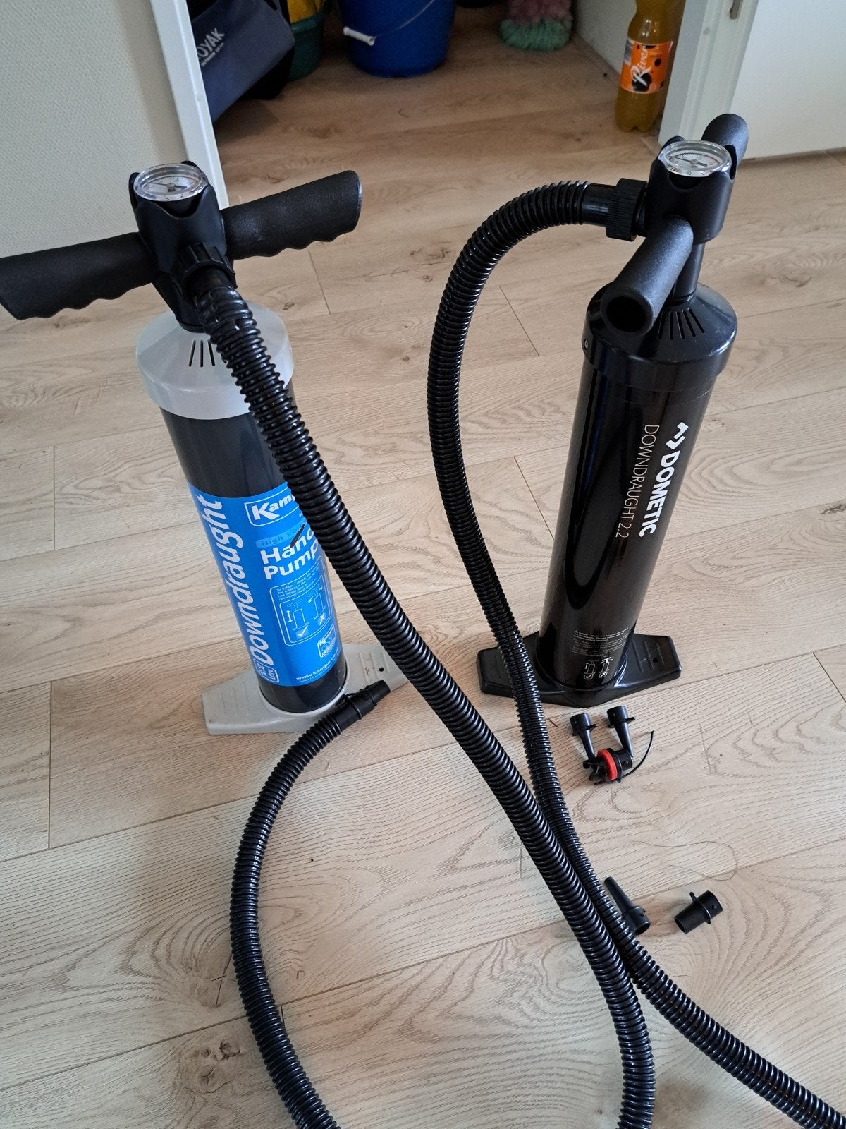 2 x handpomp Dometic en Downdraught, Caravans en Kamperen, Ophalen, Zo goed als nieuw