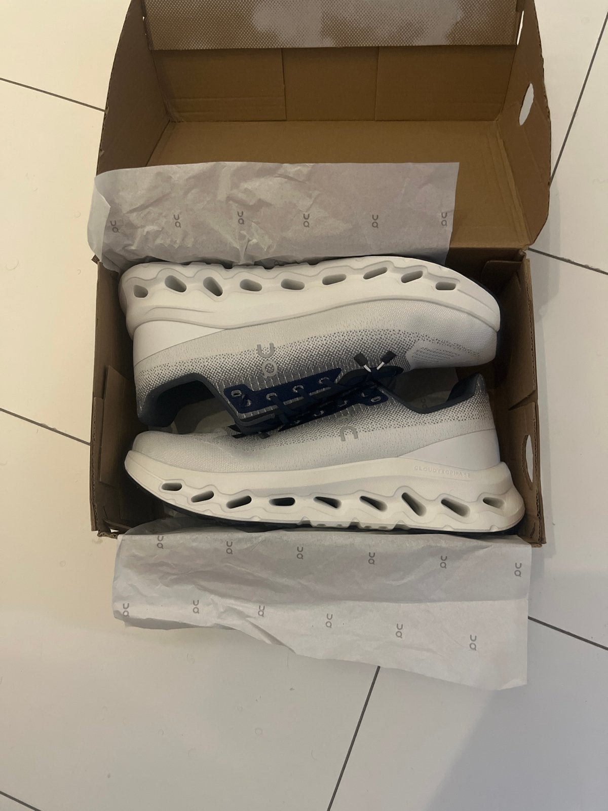 Nieuwe On Running Cloudtilt Midnight Ice - Maat 45, Ophalen of Verzenden, Nieuw, Wit, Sneakers of Gympen