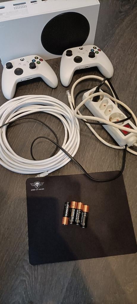 Xbox Series S met 2 controllers en accessoires, Spelcomputers en Games, Spelcomputers | Xbox Series X en S, Ophalen, Zo goed als nieuw