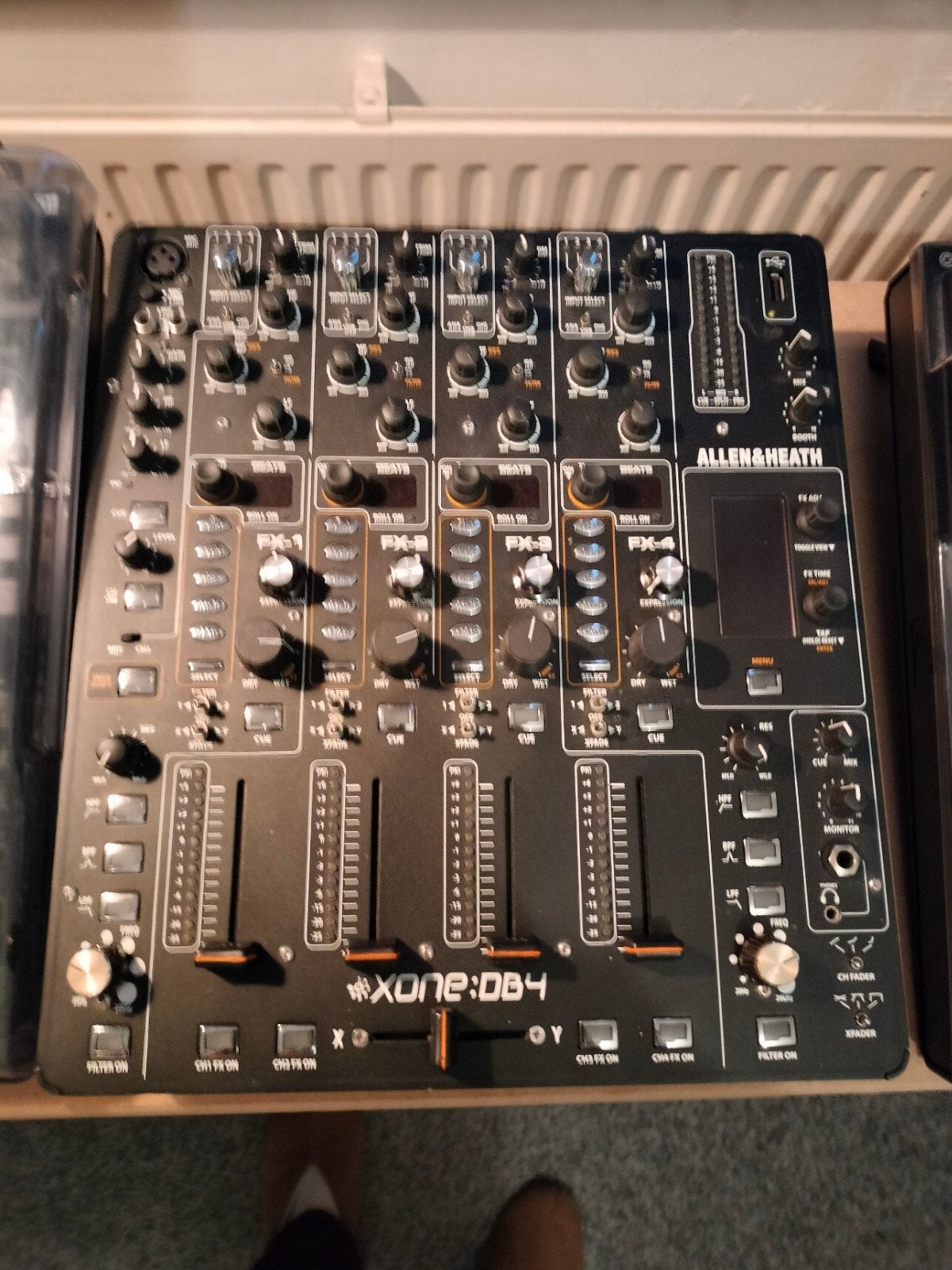 Allen & Heath Xone:DB4 DJ Mixer