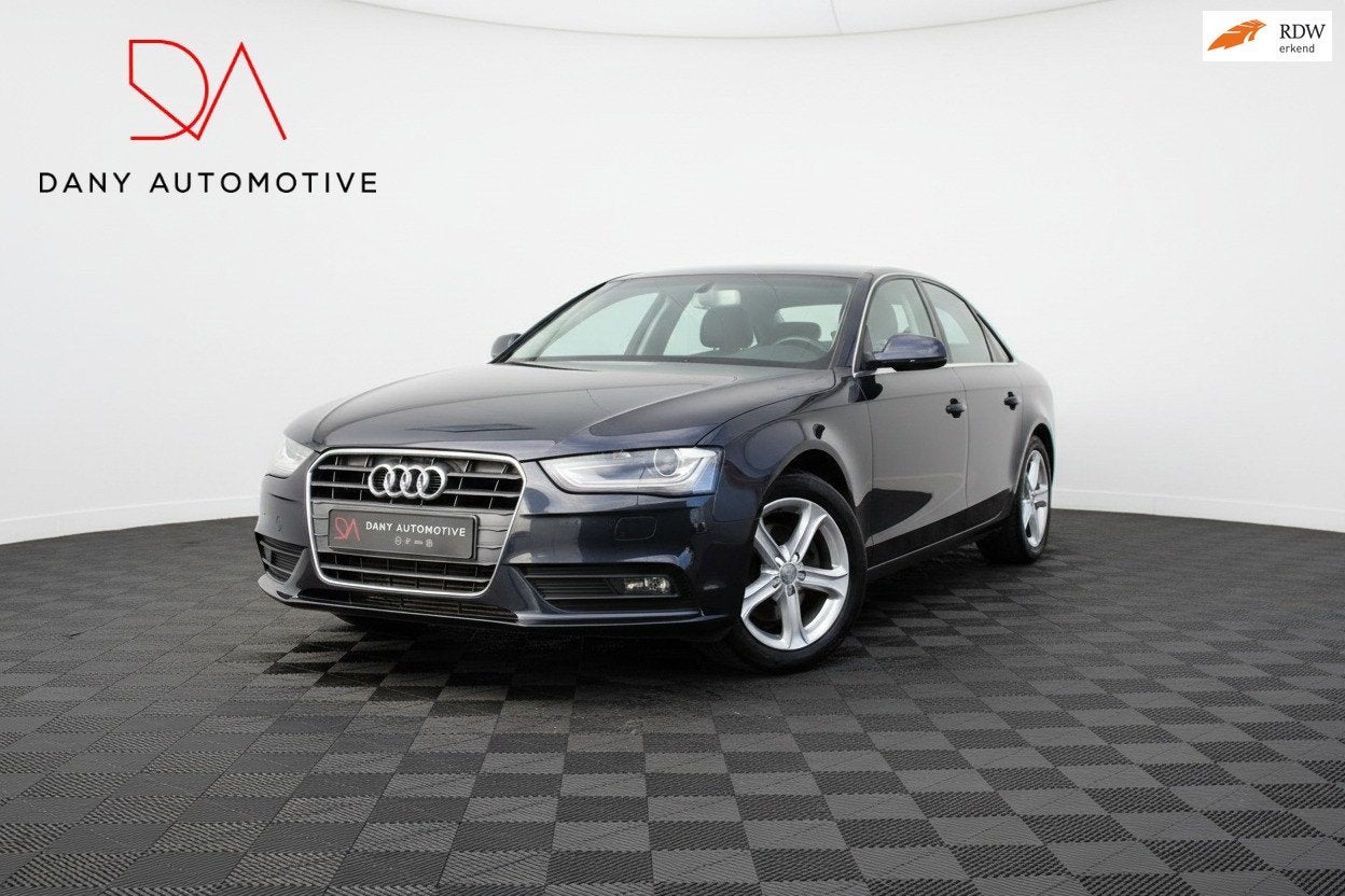 Audi A4 Limousine 1.8 TFSI AUT. I CRUISE I AFN. TREKH I NAVI, Auto's, Audi, Euro 5, Stof, Gebruikt, 4 cilinders