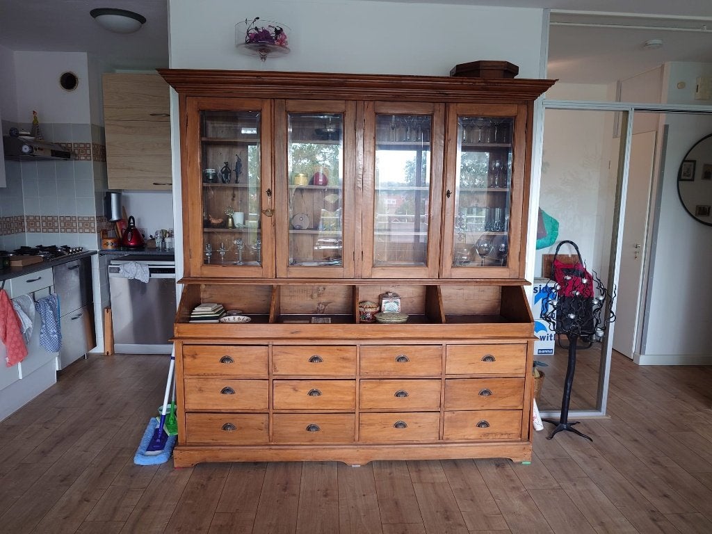 Grote klassieke buffetkast / vitrinekast, Massief hout