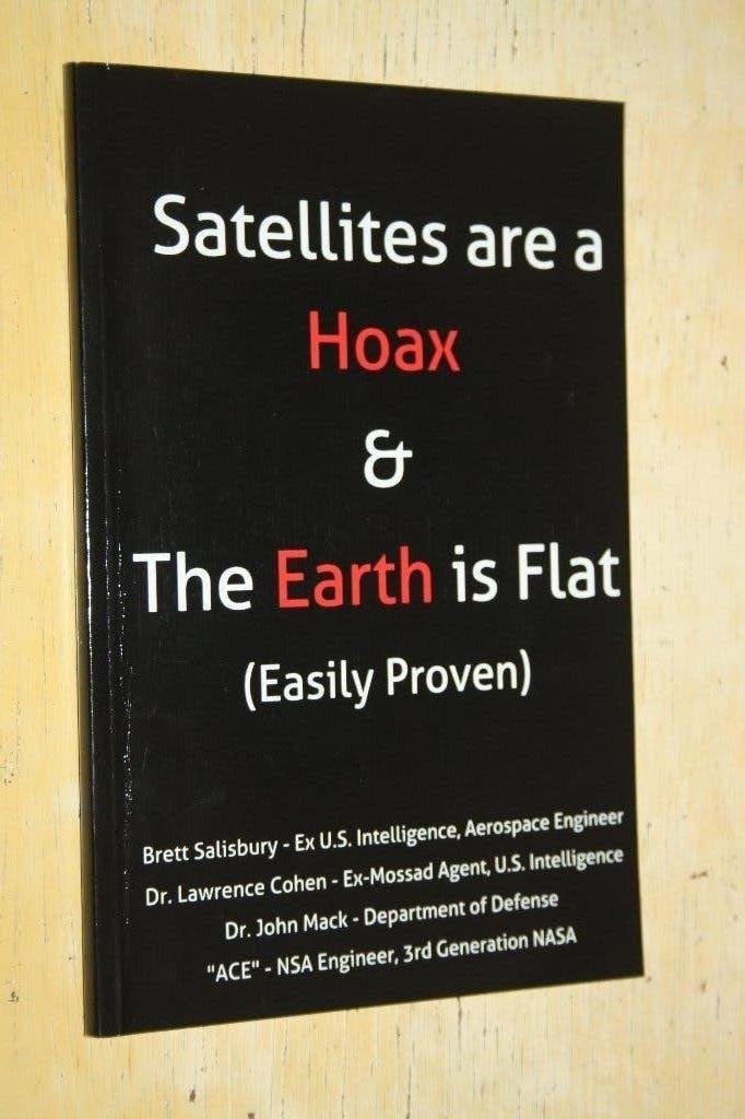 Satellites Are a Hoax & the Earth Is Flat (Easily Proven), Ophalen of Verzenden, Zo goed als nieuw
