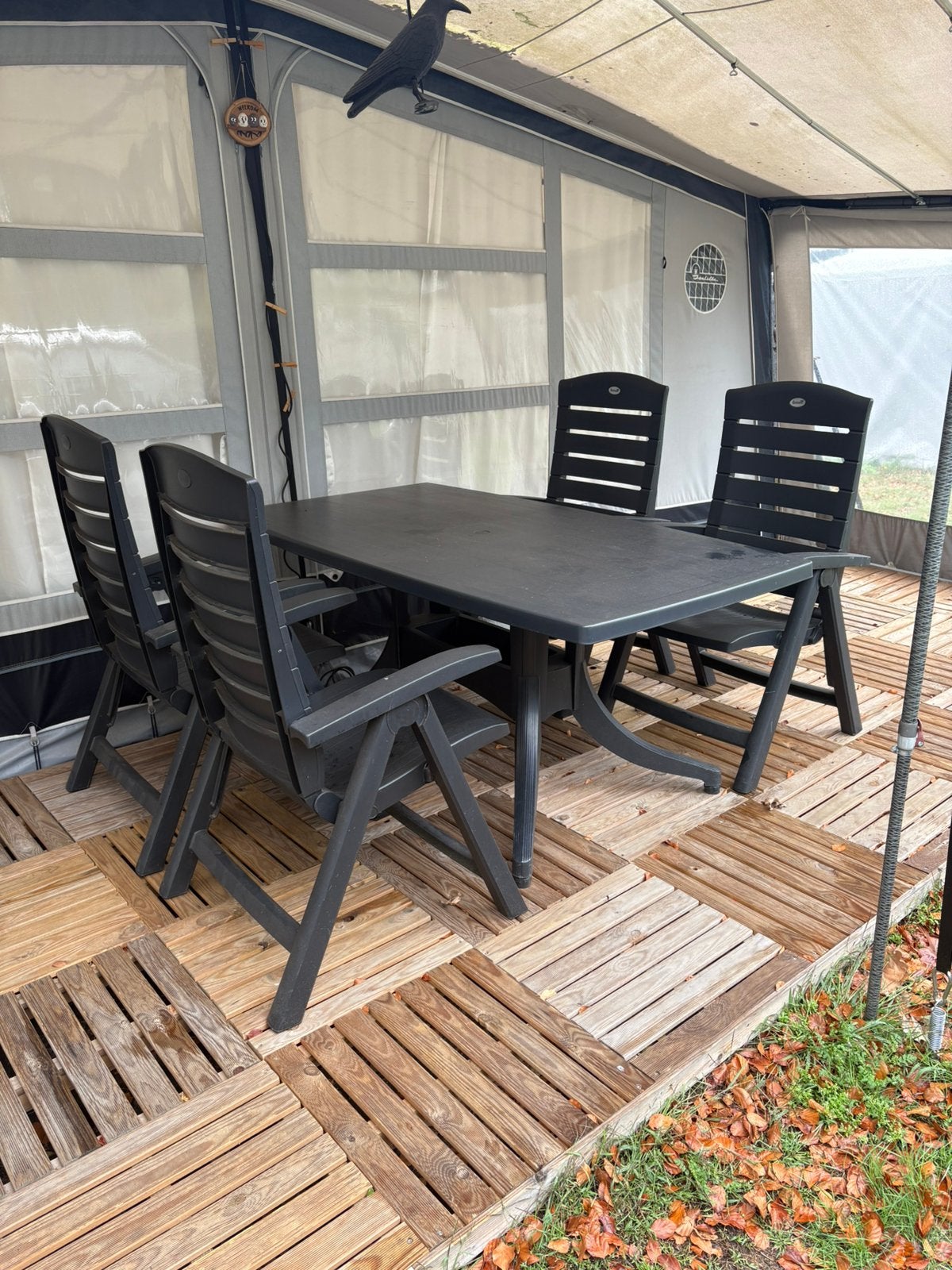 Donker grijze Hartman tafel met 4 stoelen en kussens., Tuin en Terras, Ophalen, 4 zitplaatsen, Kunststof, Zo goed als nieuw