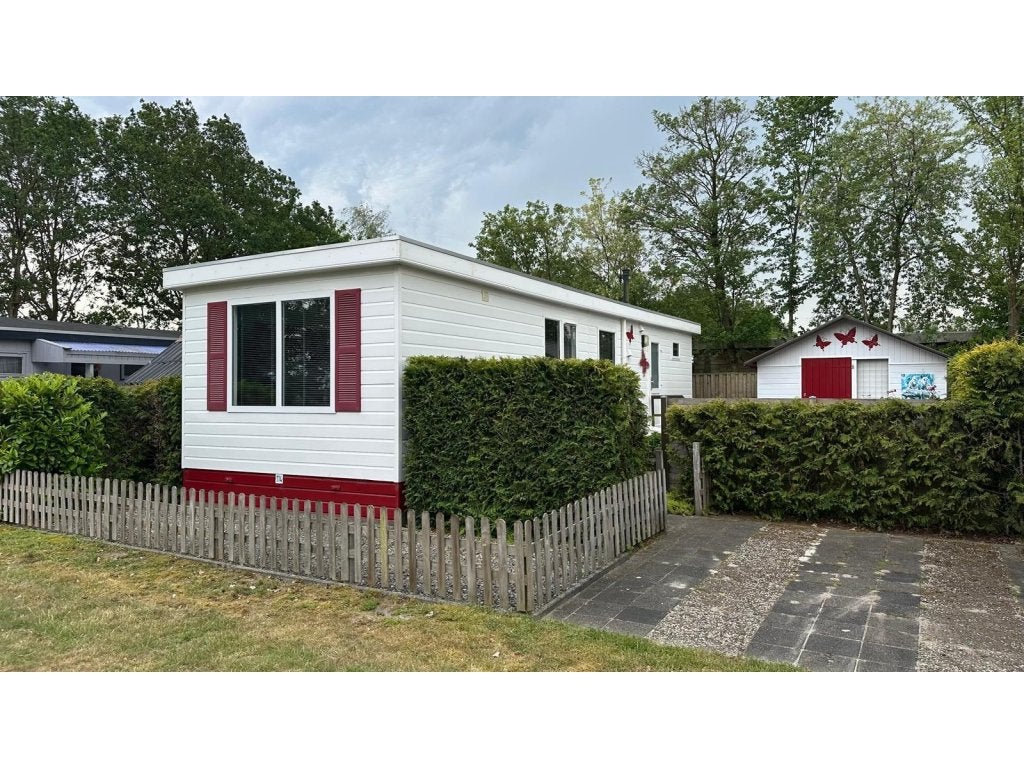 Chalet (10 x 3.70 m.) te koop in Appelscha, Friesland! R#52R, Caravans en Kamperen, Stacaravans, Tot en met 2