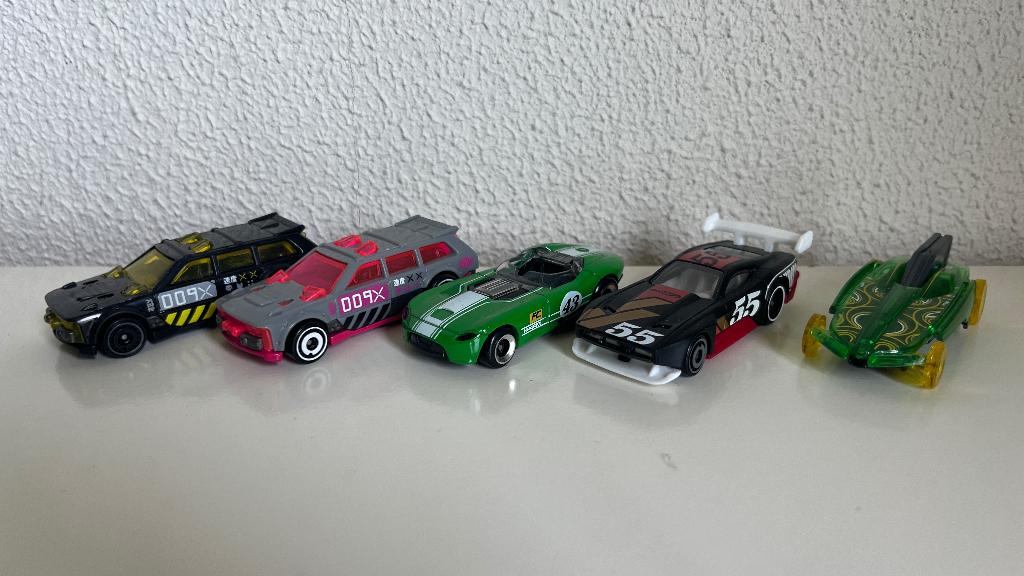 Hotwheels set (5 cars), Hobby en Vrije tijd, Modelauto's | Overige schalen, Ophalen, Nieuw, Auto