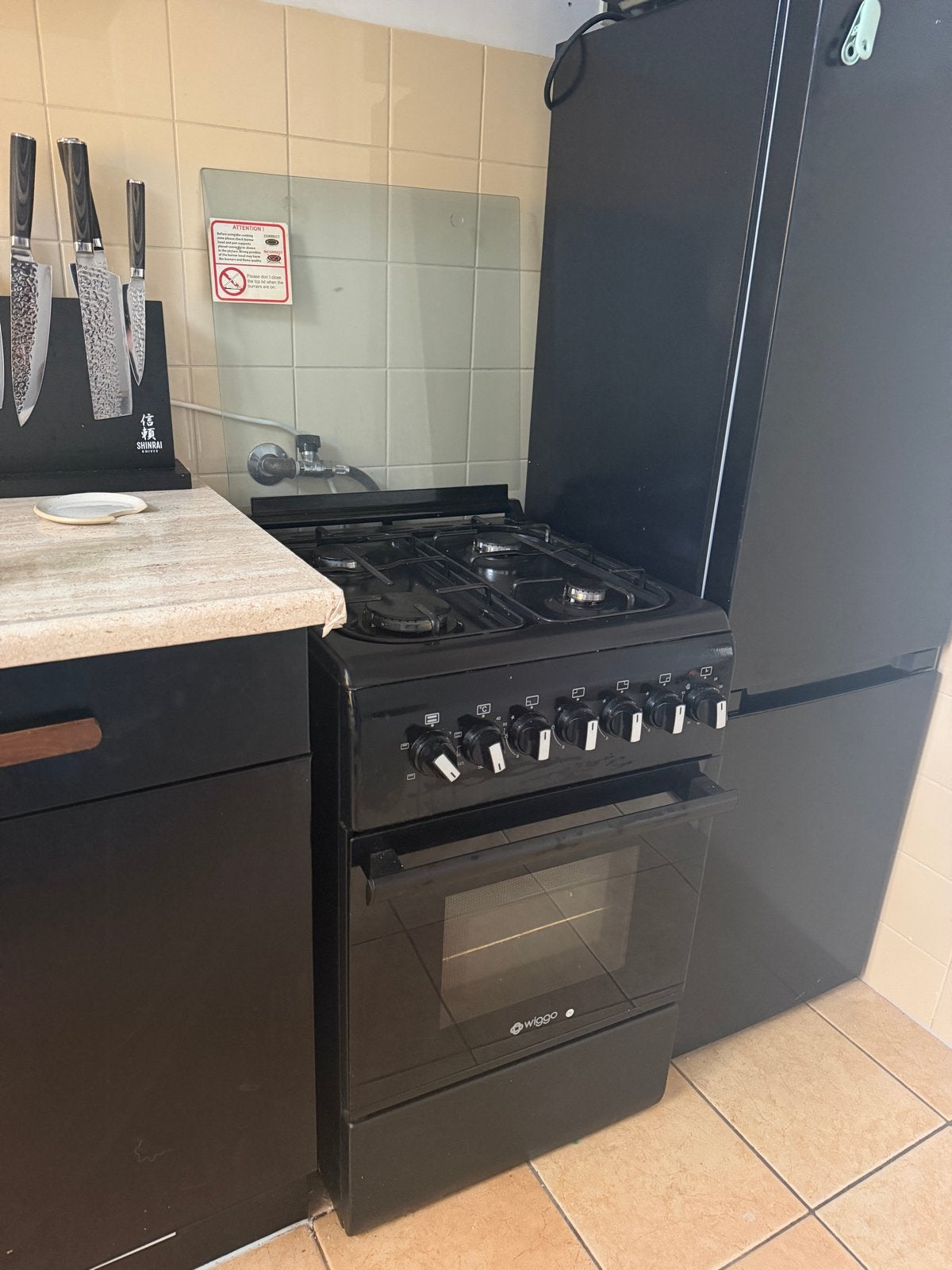 Wiggo WO-E505R(BB) 50cm Gasfornuis met Oven - Zwart, Witgoed en Apparatuur, Fornuizen, Ophalen, Gebruikt, Grill, 4 kookzones