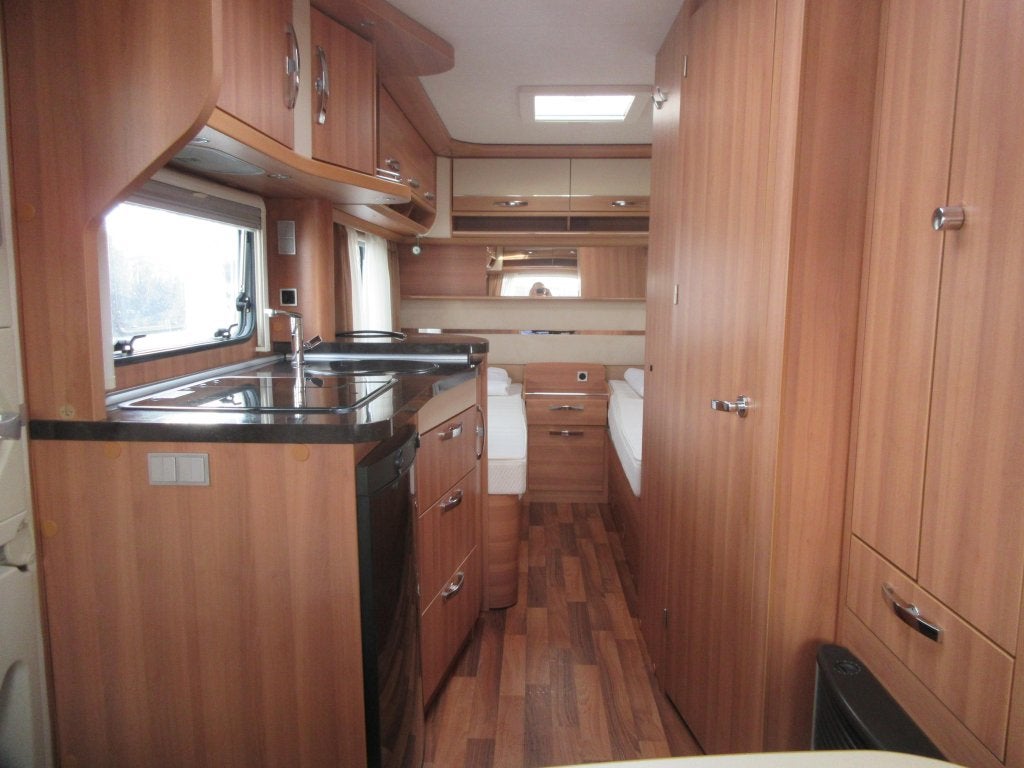 Eriba Nova 495 MET MOVER EN THULE LUIFEL, Fietsenrek, Rondzit, 2 aparte bedden, Eriba