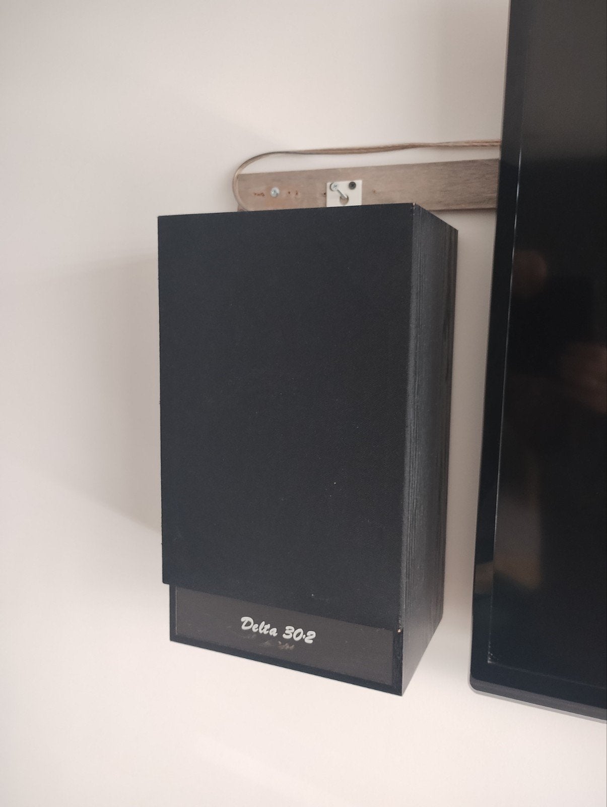2 Wharfedale Delta 30-2 speakers 10-100Watt 8ohm